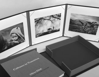 Triton This is a black that speaks volumes: the Triton printing process takes our B/W printing to a new level! By adding a third colour to duotone printing, we can print extremely high-contrast, detailed bla